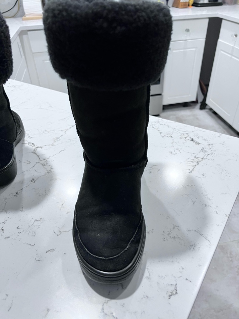 UGG SHEEPSKIN AND SUEDE BOOTS - Picture 14 of 14